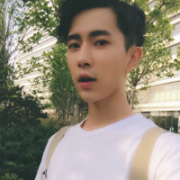 男神们 总是以开玩笑的语气和