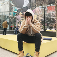 男神们 总是以开玩笑的语气和