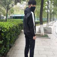 男神们 总是以开玩笑的语气和