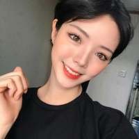 短发女头 天空下起了大雨，淋湿