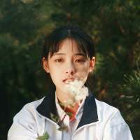 婪瘾。 曾经无话不说，如今碰