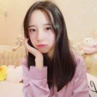 从前喜欢热闹 之后讨厌人群 滥交不如独往 可惜江湖不信眼泪，她