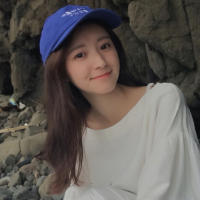 薄倩 一个人站在街角吹着冷