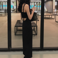 薄倩 一个人反反复复从街角