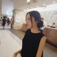 薄倩 一个人反反复复从街角