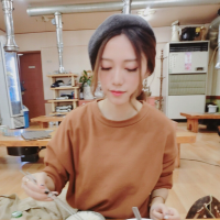 薄倩 一个人反反复复从街角