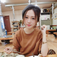 薄倩 一个人反反复复从街角