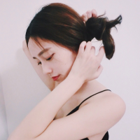 薄倩 一个人反反复复从街角