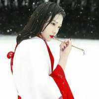 爱而不得. 阳光太过刺眼，没有我