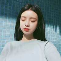 也许你会遇到比我 更漂亮的女孩子 我与你隔着山川大海，