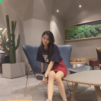 我会拼命挣钱 买小房子 养猫养狗养情人 And someti