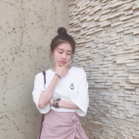 我会拼命挣钱 买小房子 养猫养狗养情人 And someti