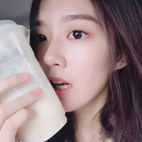 我会拼命挣钱 买小房子 养猫养狗养情人 And someti