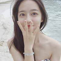 我会拼命挣钱 买小房子 养猫养狗养情人 And someti