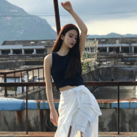 想说的话 寄存在我这里 后来我只想钱不想爱。