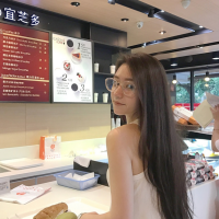 想说的话 寄存在我这里 后来我只想钱不想爱。