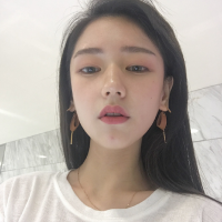 想说的话 寄存在我这里 后来我只想钱不想爱。