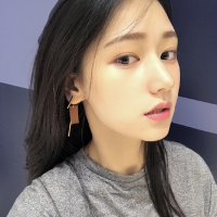 想说的话 寄存在我这里 后来我只想钱不想爱。