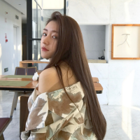 想说的话 寄存在我这里 后来我只想钱不想爱。