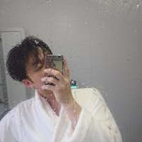 你得宠着你自己不然没人由着你.