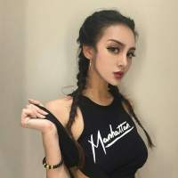 你的少女心交给我. 宽阔的海边，有一幅深
