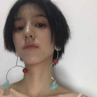 你的少女心交给我. 宽阔的海边，有一幅深