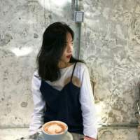 你的少女心交给我. 宽阔的海边，有一幅深