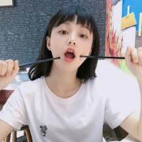 你的少女心交给我. 宽阔的海边，有一幅深