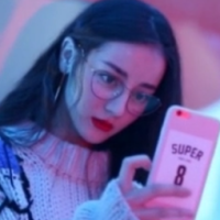 你本无意穿堂风 却偏偏孤倨引山洪 恍惚桥边又看见你对我