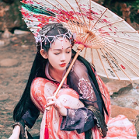 你本无意穿堂风 却偏偏孤倨引山洪 拾起记忆的碎片，还零