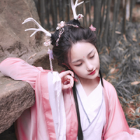 你本无意穿堂风 却偏偏孤倨引山洪 拾起记忆的碎片，还零