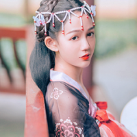 你本无意穿堂风 却偏偏孤倨引山洪 拾起记忆的碎片，还零