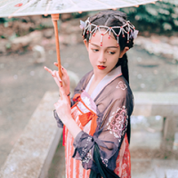 你本无意穿堂风 却偏偏孤倨引山洪 拾起记忆的碎片，还零