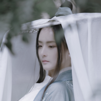 你本无意穿堂风 却偏偏孤倨引山洪 我会坚强的让所有关心