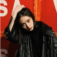四月. 自心清明，淤泥成花。