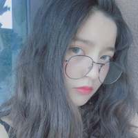 梦里拨开柔软的蒿草，下面是一片漆黑的尸骸 拍下现在的生活细节，