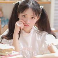 梦里拨开柔软的蒿草，下面是一片漆黑的尸骸 第一根白发，得到恨；