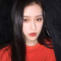 梦里拨开柔软的蒿草，下面是一片漆黑的尸骸 第一根白发，得到恨；