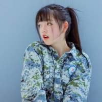 梦里拨开柔软的蒿草，下面是一片漆黑的尸骸 第一根白发，得到恨；