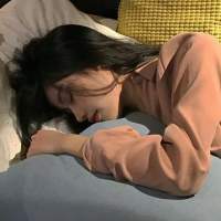 他可能是个不解风情的老妖怪. 春天的鲜花开满了墙，