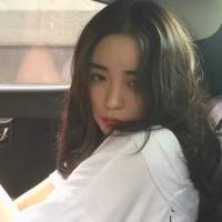 他可能是个不解风情的老妖怪. 春天的鲜花开满了墙，