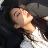 他可能是个不解风情的老妖怪. 春天的鲜花开满了墙，