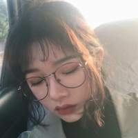 他可能是个不解风情的老妖怪. 春天的鲜花开满了墙，