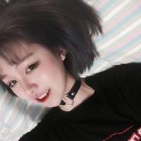 他可能是个不解风情的老妖怪. 春天的鲜花开满了墙，