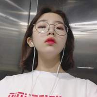 他可能是个不解风情的老妖怪. 春天的鲜花开满了墙，
