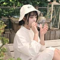 总是在别人的故事里找希望。 我吸烟喝酒，没有安全
