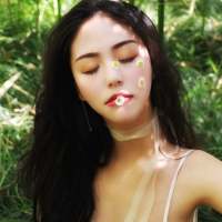总是在别人的故事里找希望。 我吸烟喝酒，没有安全