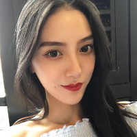 薄倩 蹲下，捡起呐一份属于