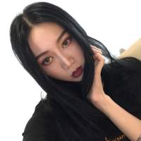 薄倩 蹲下，捡起呐一份属于