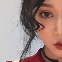 薄倩 蹲下，捡起呐一份属于